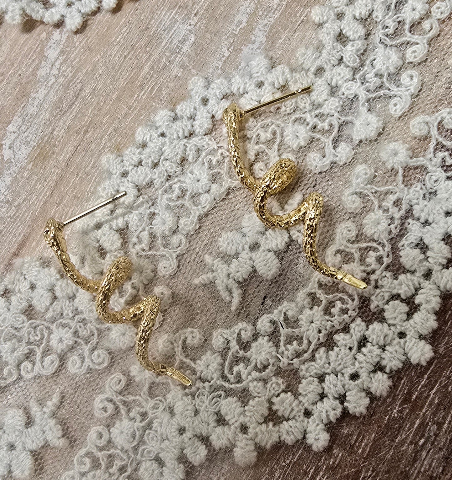 Statement snakes earrings