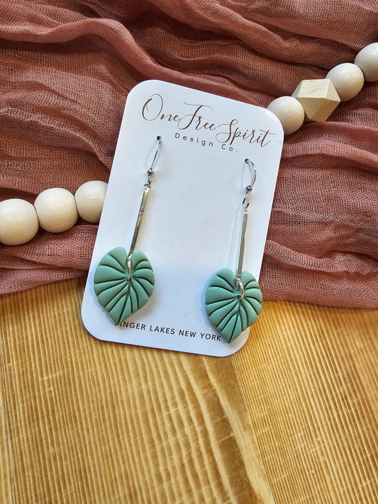 Tropical leaf dangle